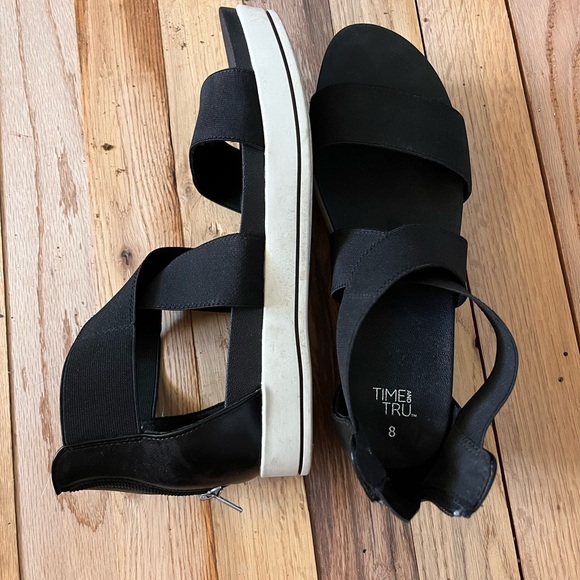 Time and Tru Women's Black Sandals - Picture 2 of 5